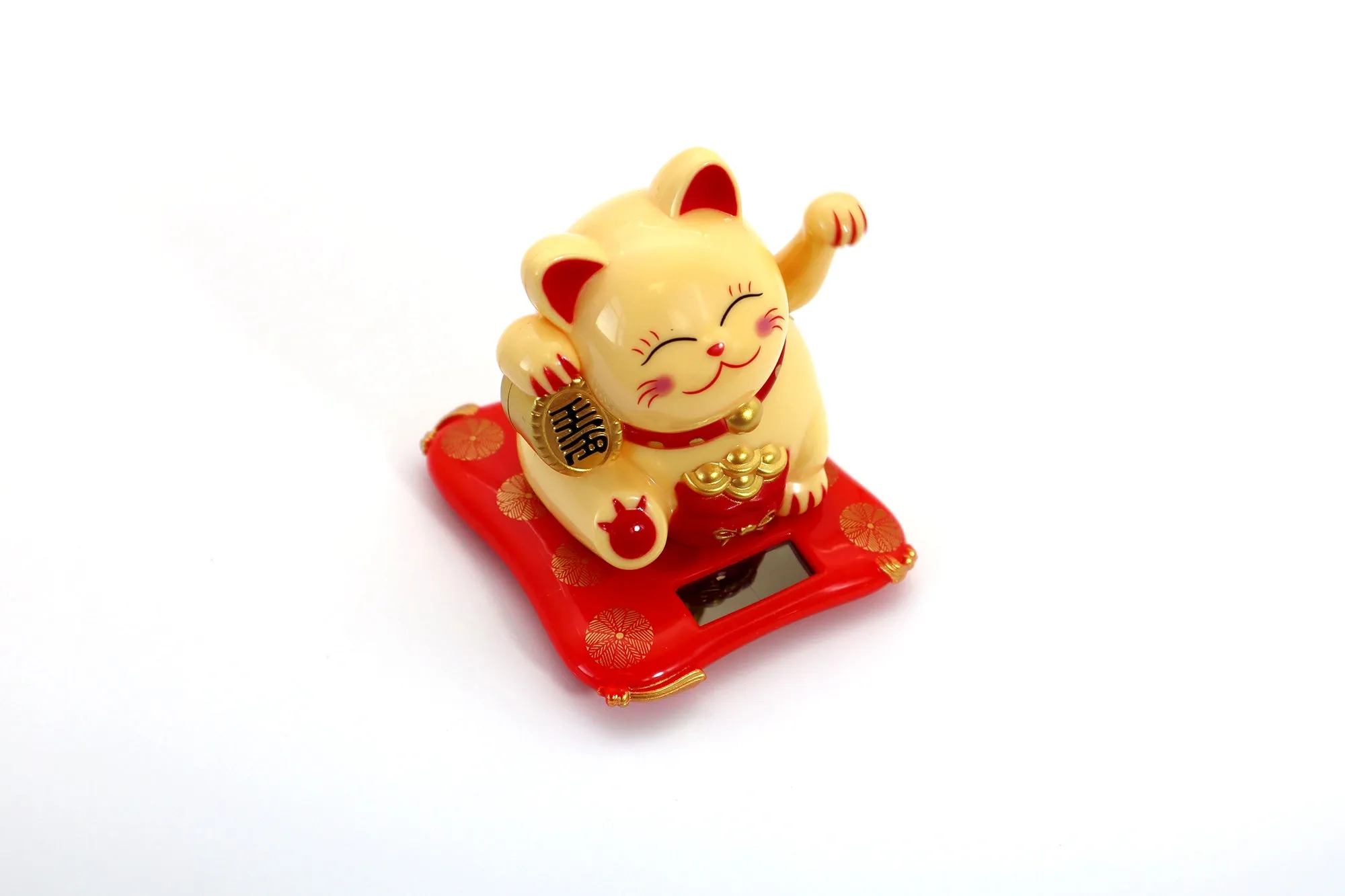 Solar powered waving arm Maneki-neko