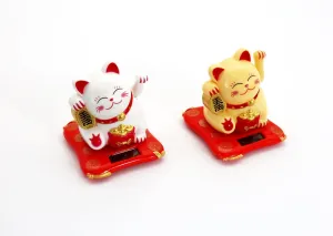 Solar powered waving arm Maneki-neko
