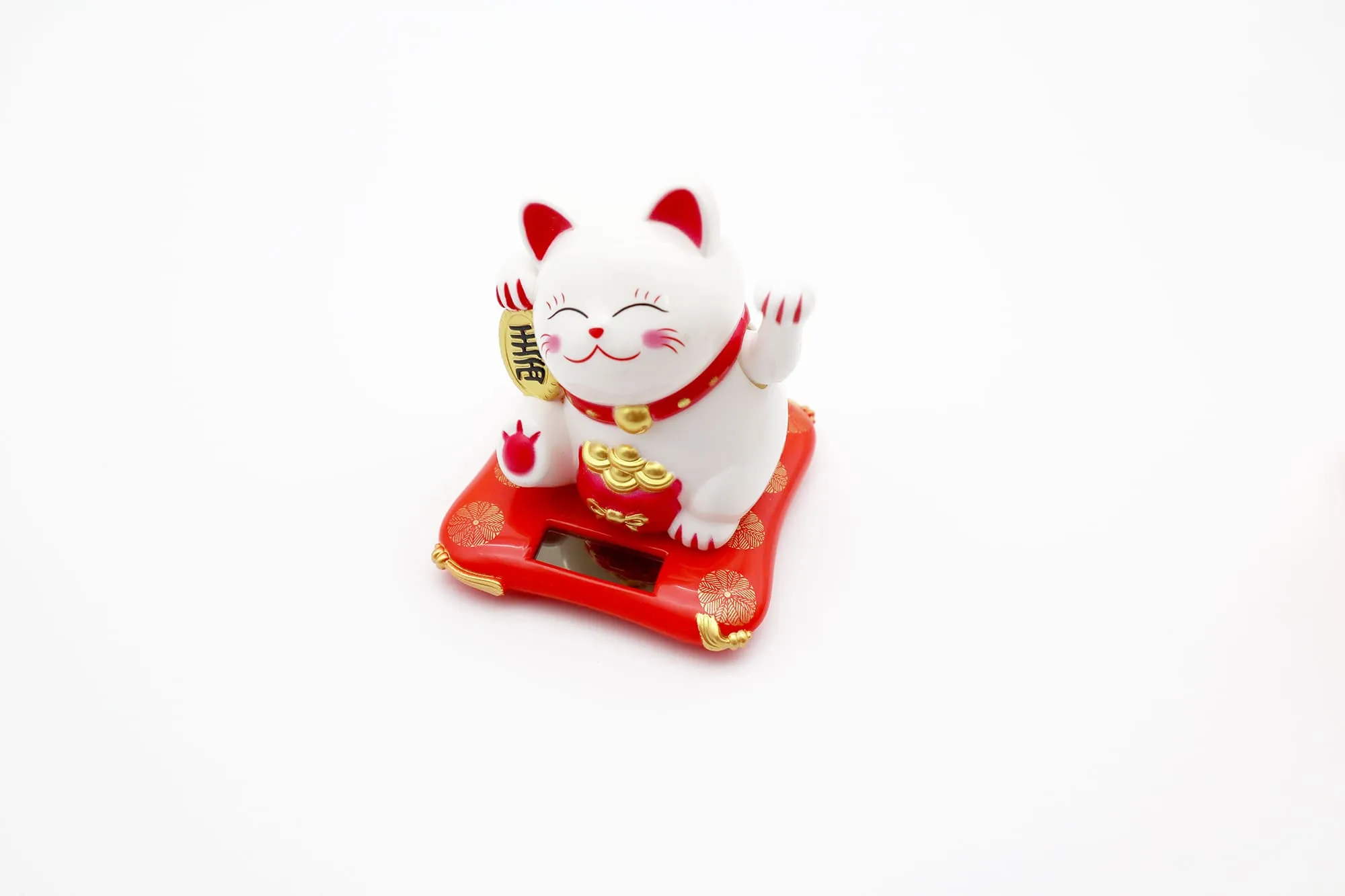 Solar powered waving arm Maneki-neko