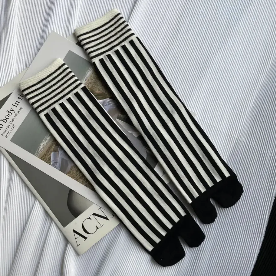 Striped Split Toes Ankle Socks