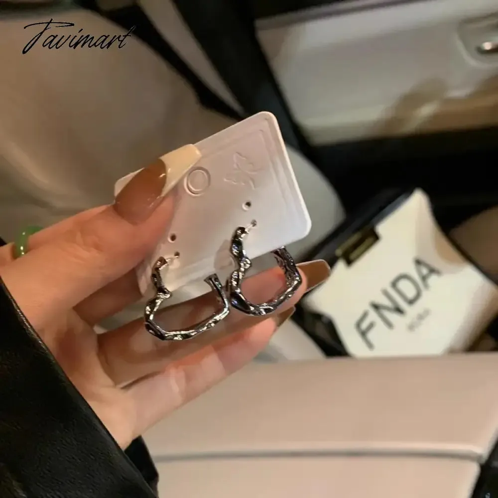 Tavimart Korean Black Color Heart Hoop Earrings for Women Girls Fashion Geometric Heart-shaped Earrings Jewelry Accessories Gifts