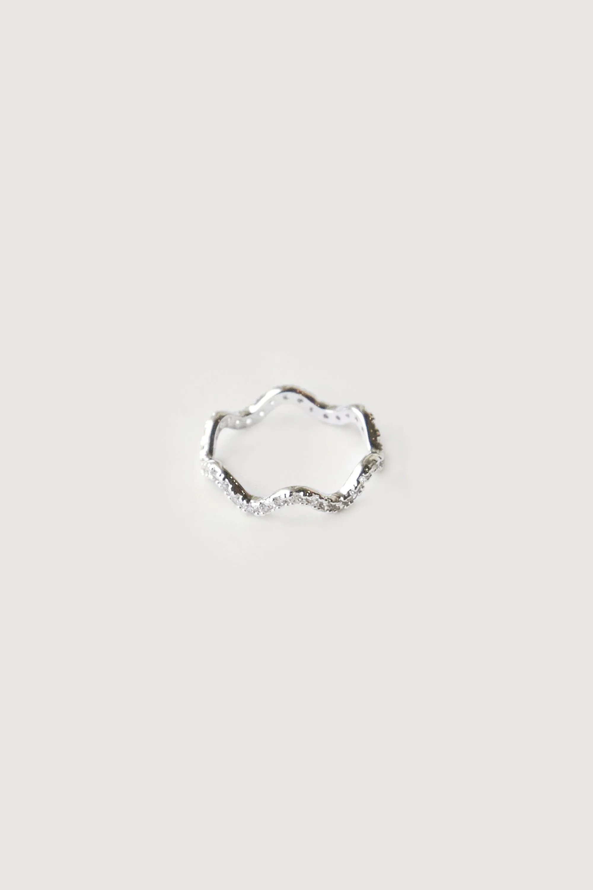 THIN WAVY RING
