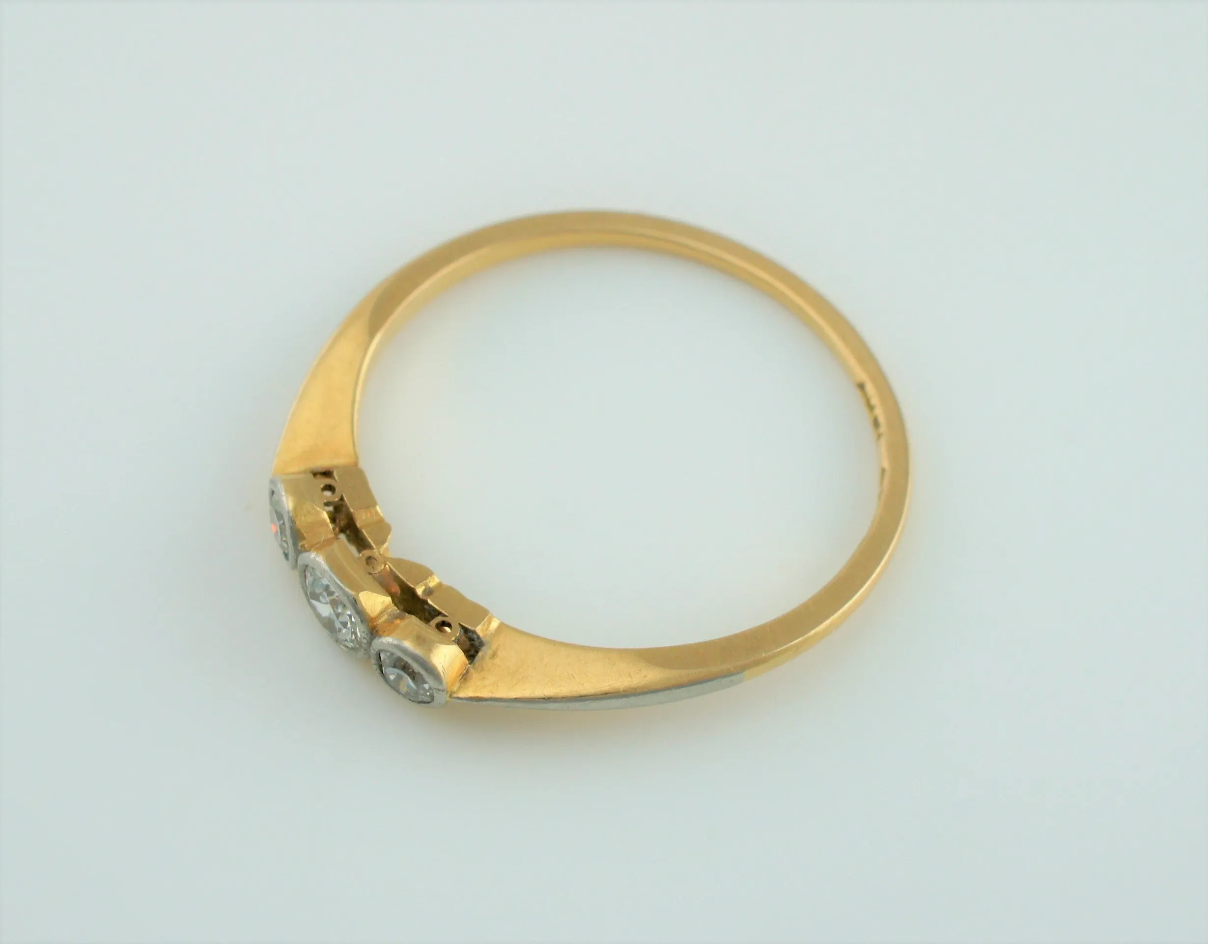 Vintage 18ct Yellow Gold Three Stone Diamond Trilogy Engagement Ring