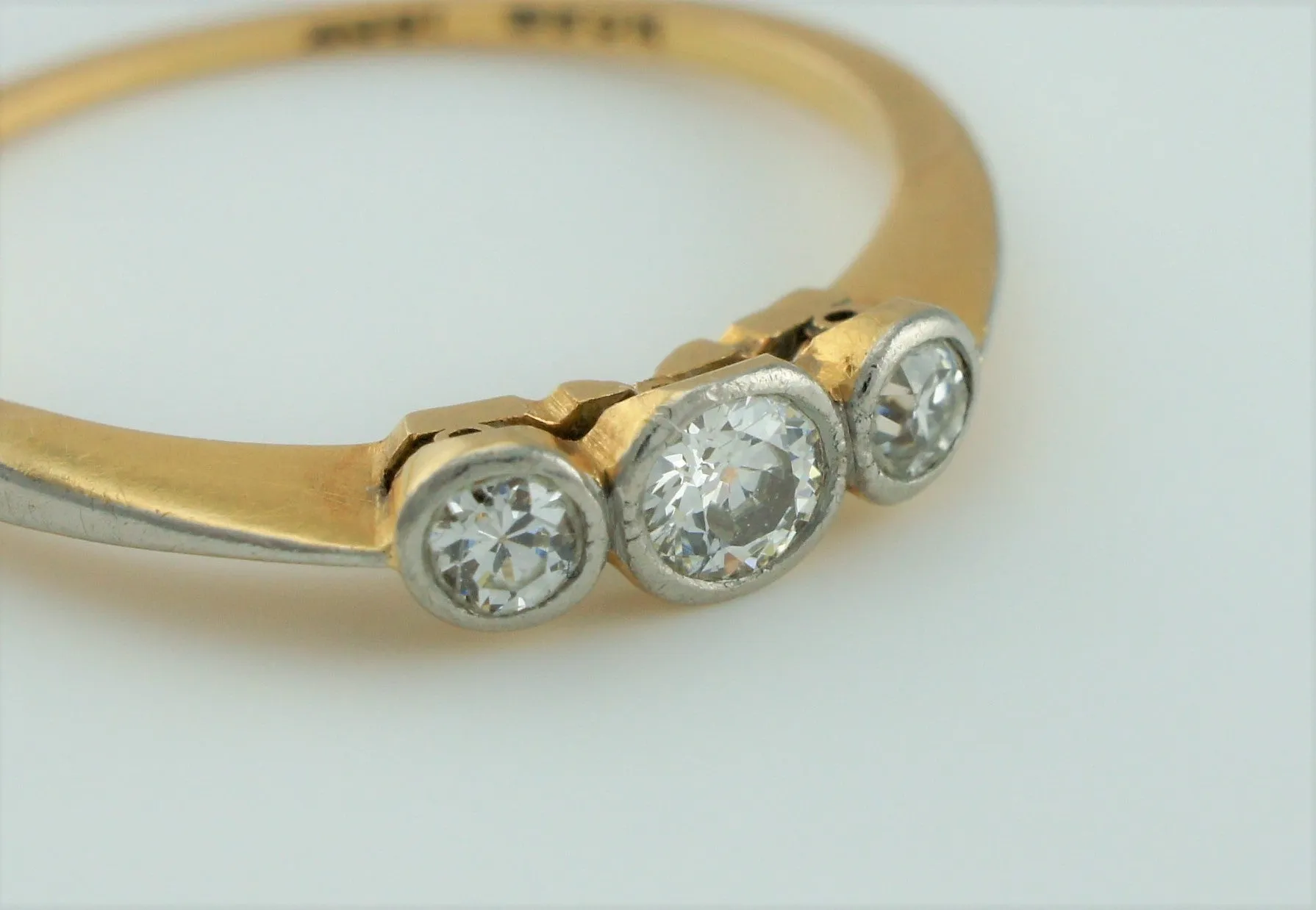 Vintage 18ct Yellow Gold Three Stone Diamond Trilogy Engagement Ring