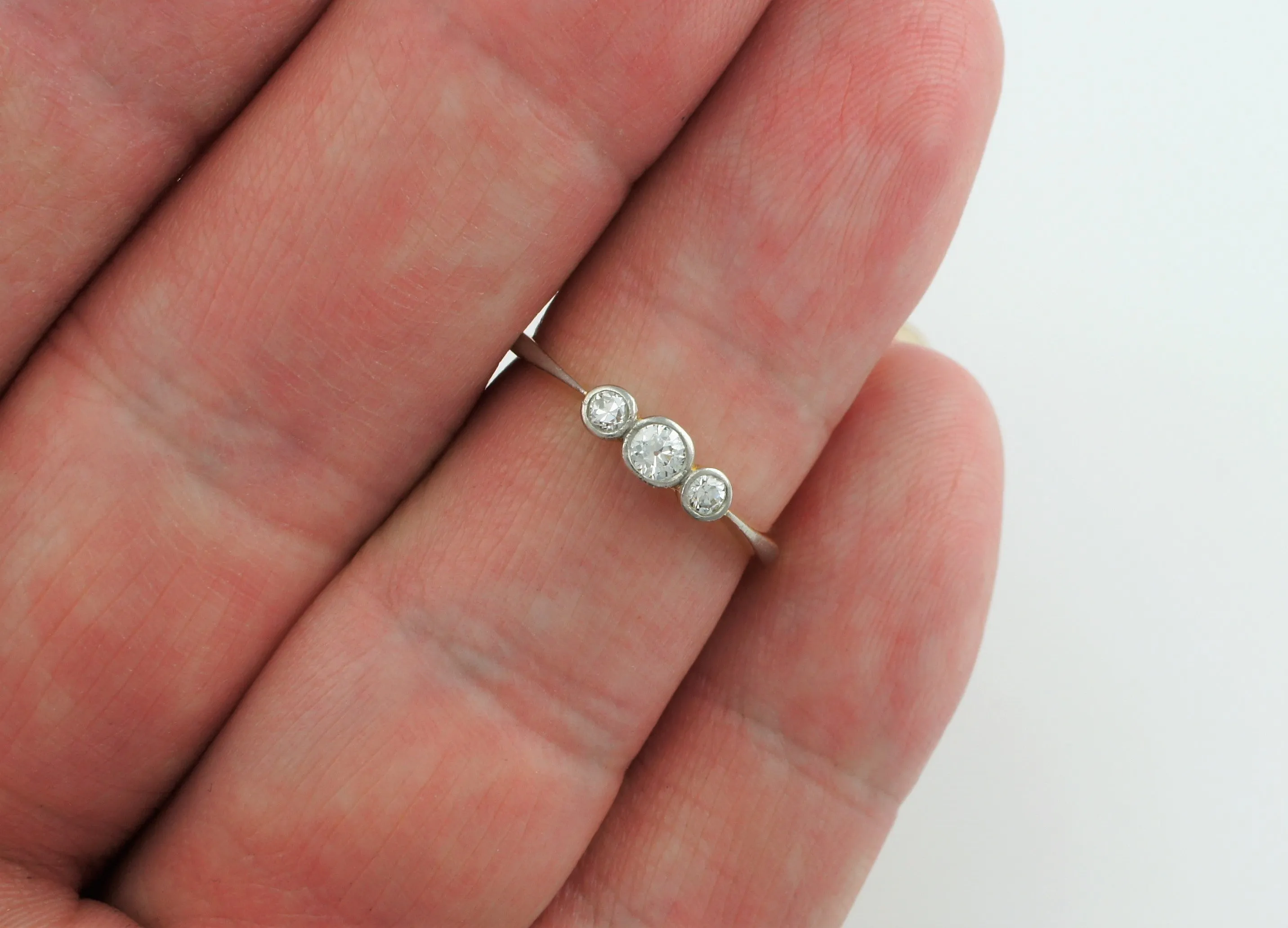 Vintage 18ct Yellow Gold Three Stone Diamond Trilogy Engagement Ring