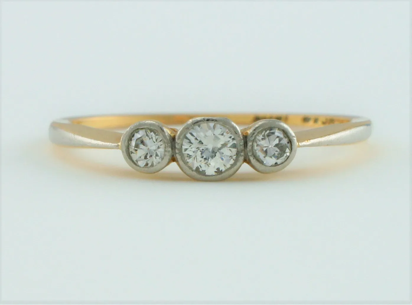 Vintage 18ct Yellow Gold Three Stone Diamond Trilogy Engagement Ring
