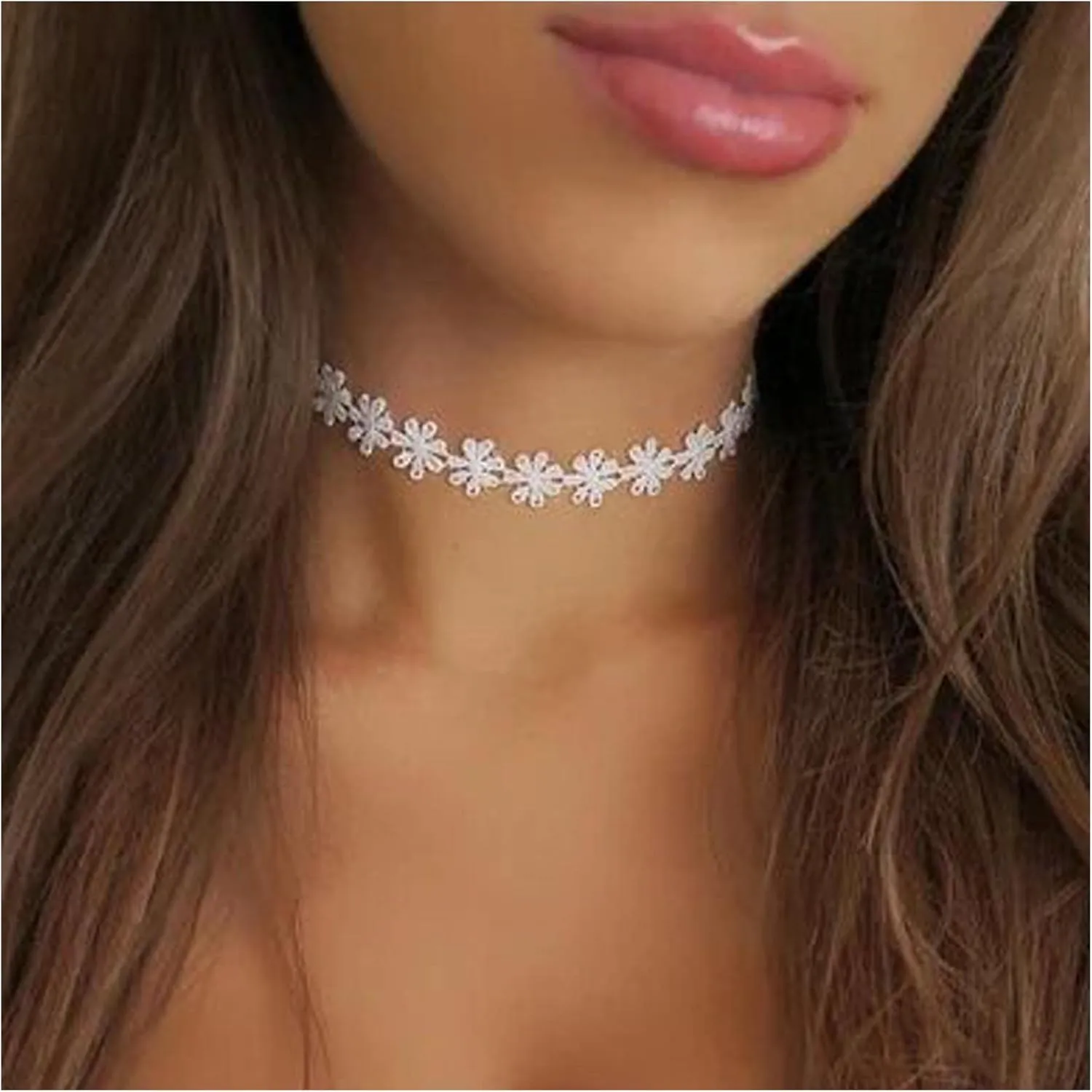 Vintage Lace Flower Choker Necklace Scalloped Daisy Lace Choker Chain Black Lace Collar Necklace Punk Tattoo Choker Necklace Short Plain Black Necklace Jewelry for Women and Teen Girls Gifts