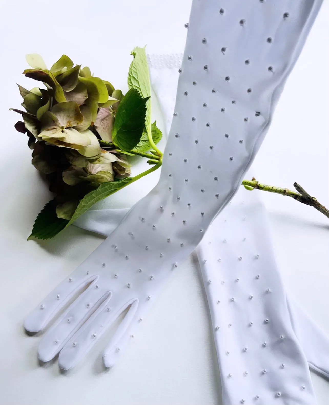 Vintage Pearl Long Opera Gloves
