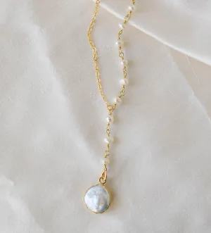 Wandering Pearls Necklace