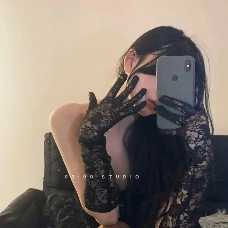 Women’s Gothic Black Lace Fingerless Gloves – Elastic Mesh